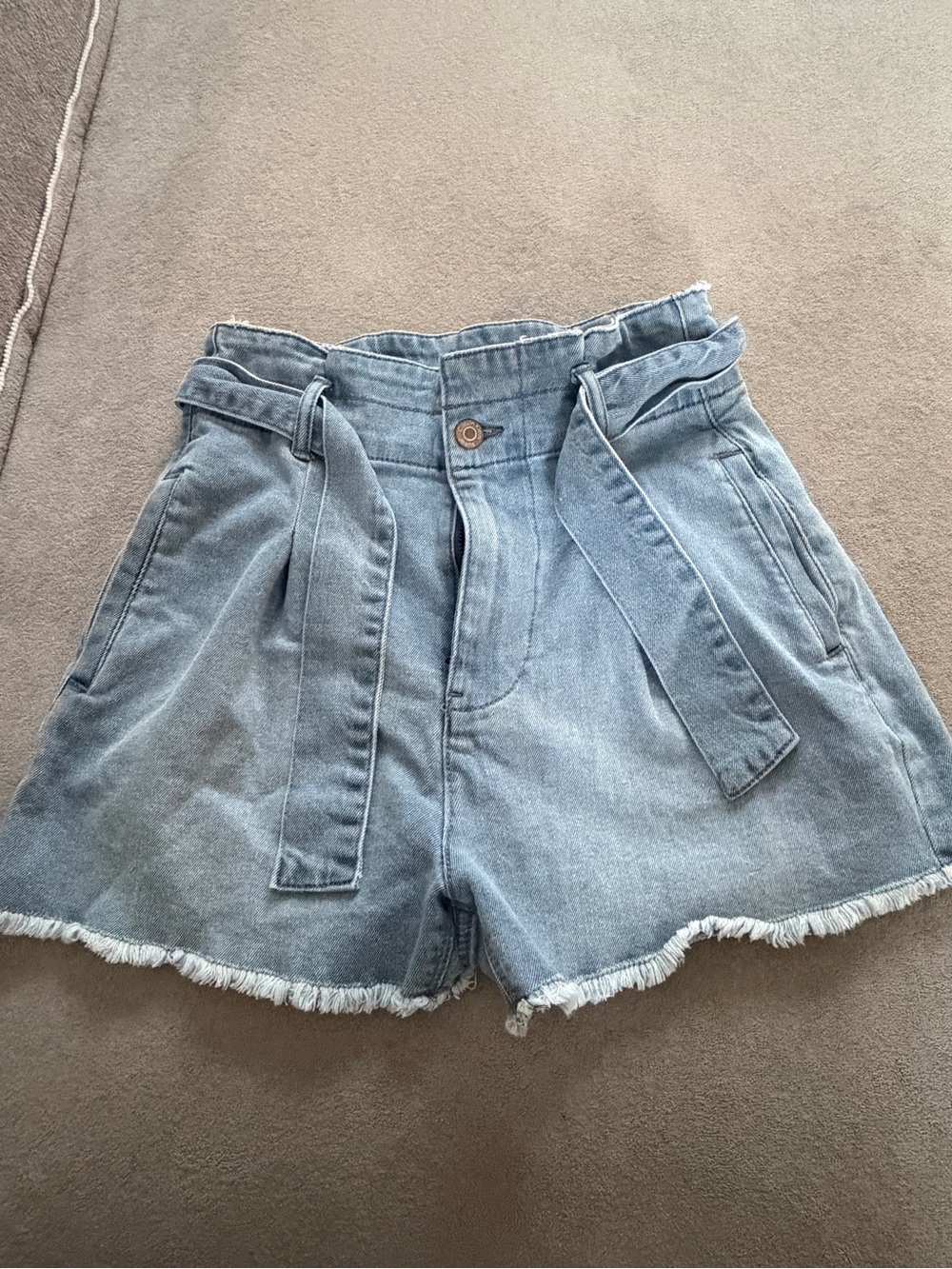 Calvin Klein High-Waist Tie Detail Denim Shorts - Light Blue size 25
